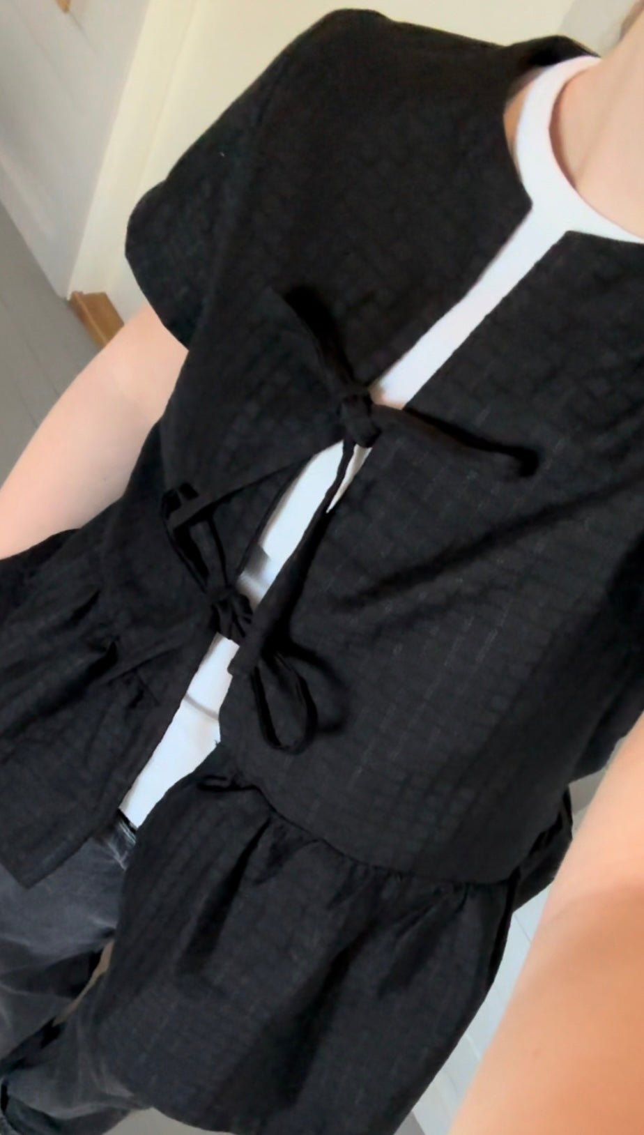 Knytebluse med rynkekappe